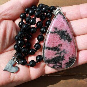 Elegant Black Onyx and Rhodonite Necklace